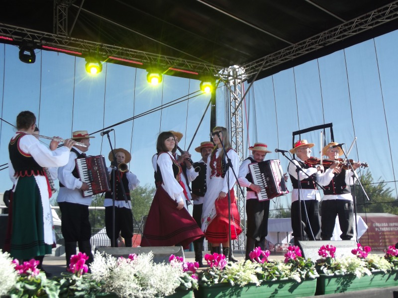 
                                                       Dożynki Powiatowe - Abramów 2013 - fotogaleria
                                                