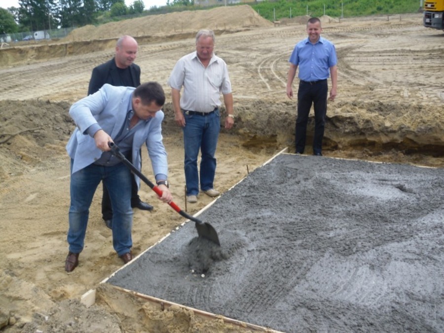 
                                                       Budowa przetwórni owoców w Annopolu rozpoczęta…
                                                
