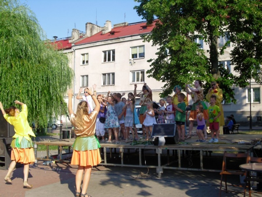 
                                                       Dni Annopola 2012
                                                