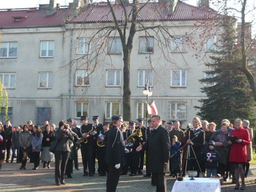
                                                       11 LISTOPADA 2010
                                                