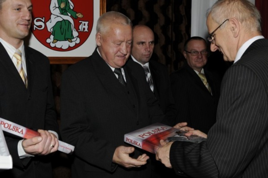 
                                                       OSTATNIA SESJA RADY MIEJSKIEJ V KADENCJI W ANNOPOLU
                                                