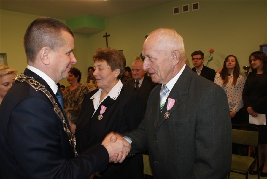 
                                                       Uroczyste wręczenie „Medali za Długoletnie Pożycie Małżeńskie”
                                                