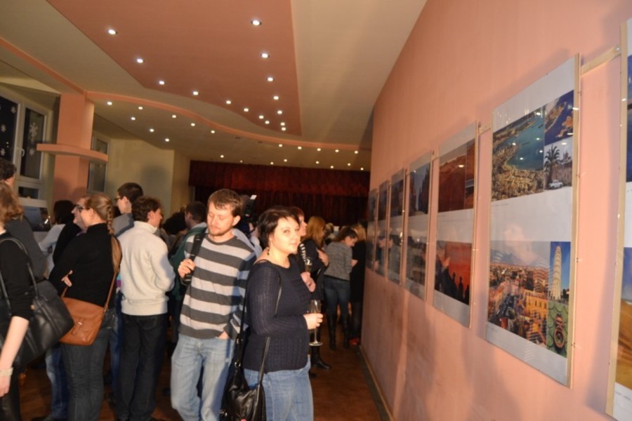 
                                                       WYSTAWA FOTOGRAFII DARIUSZA ZGARDZIŃSKIGO – „KARTY Z PODRÓŻY”.
                                                