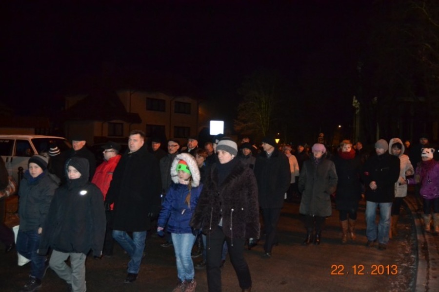 
                                                       UROCZYSTE PRZENIESIENIE FIGURKI DZIECIĄTKA JEZUS DO SZOPKI NA RYNKU W ANNOPOLU
                                                