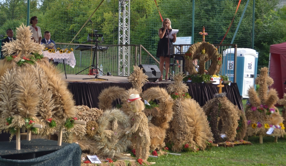 
                                                       DOŻYNKI GMINNE 2016
                                                