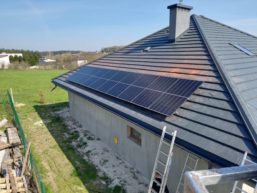 
                                                     Instalacje fotowoltaiczne zainstalowane w ramach projektu Odnawialne źródła energii w Gminie Annopol
                                                