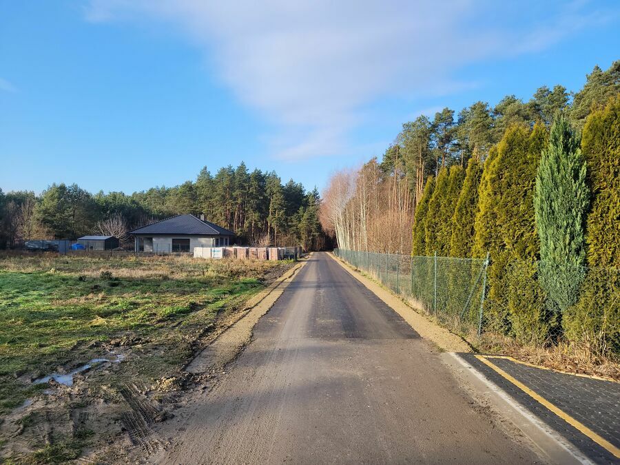 
                                                    Zmodernizowana droga w Annopolu w kierunku Jakubowic
                                                