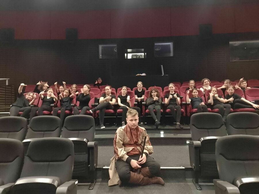 
                                                    Członkowie koła teatralnego
                                                