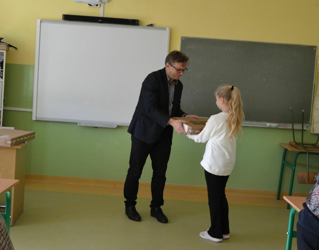 
                                                    LAPTOPY DLA UCZNIÓW.
                                                