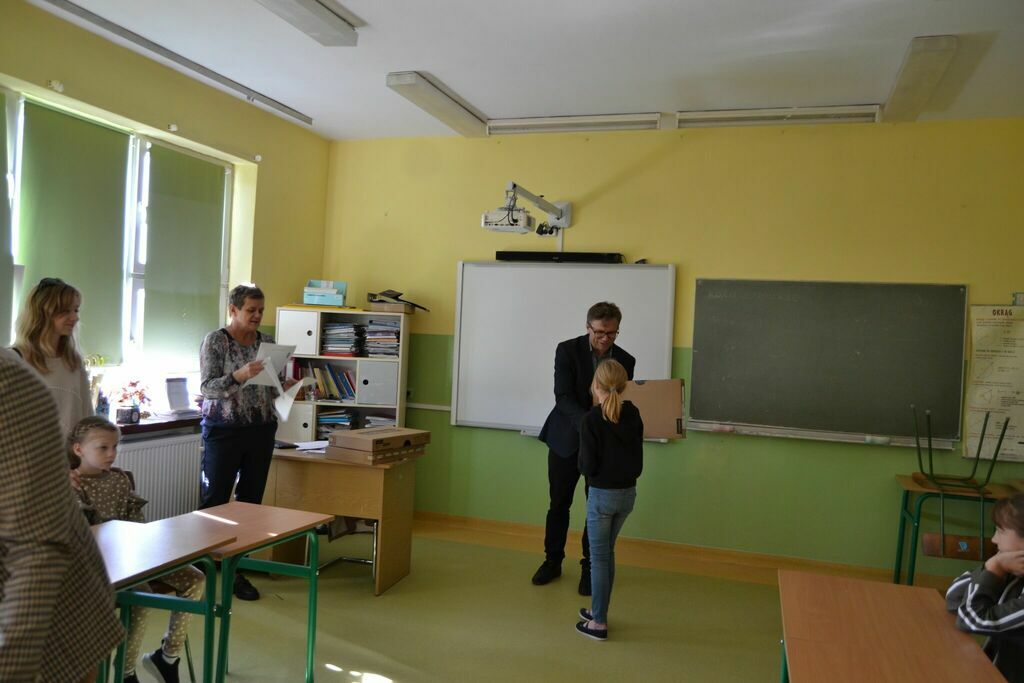 
                                                    LAPTOPY DLA UCZNIÓW.
                                                