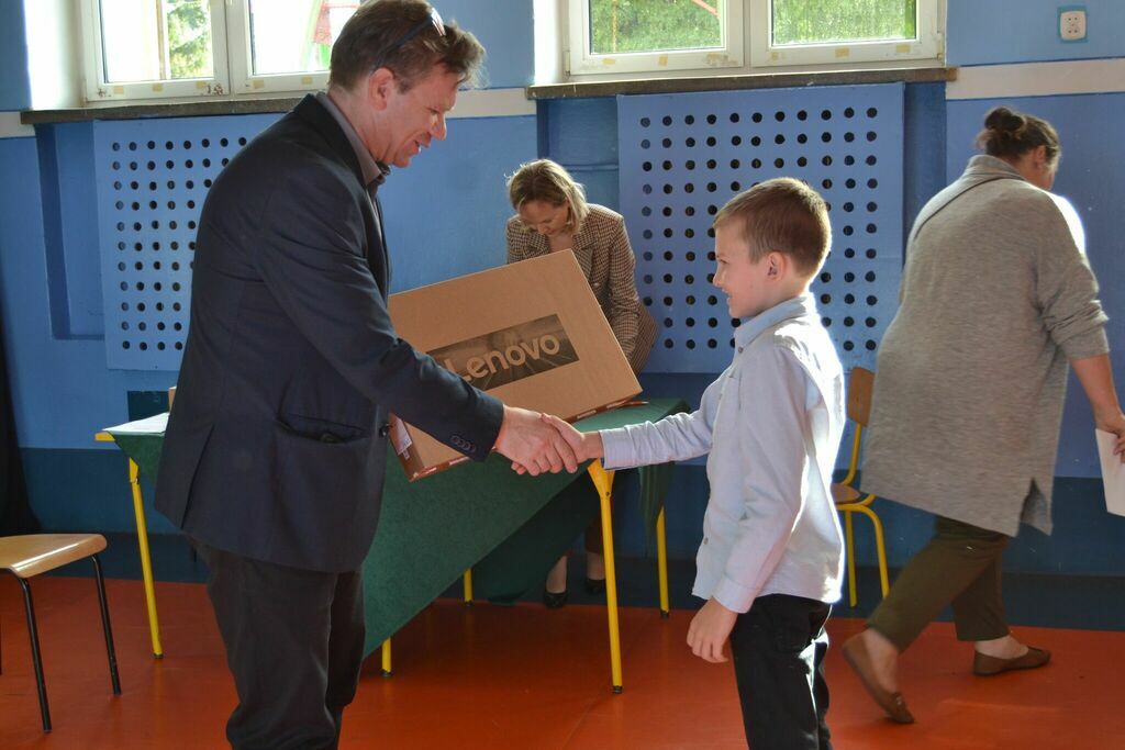 
                                                    LAPTOPY DLA UCZNIÓW.
                                                