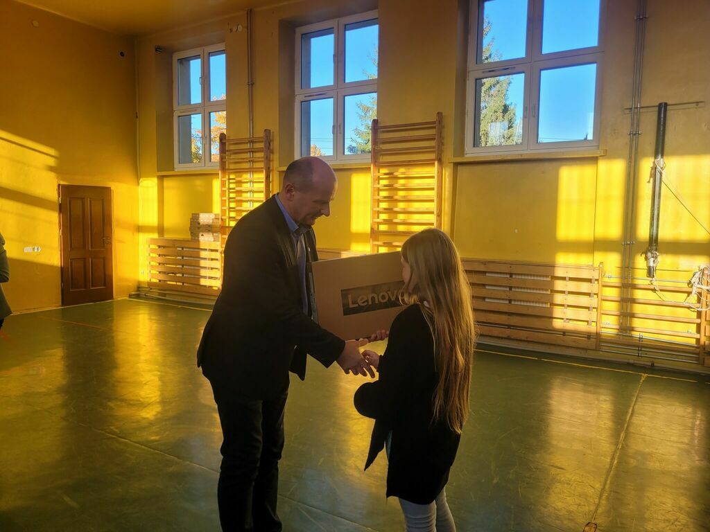 
                                                    LAPTOPY DLA UCZNIÓW.
                                                