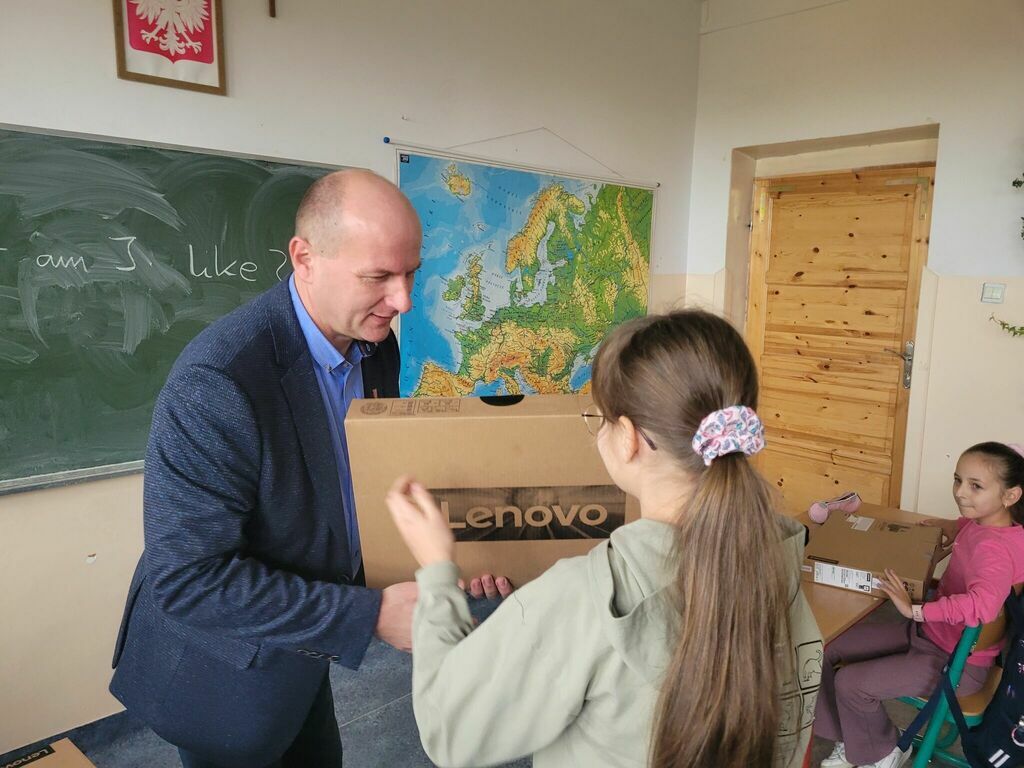 
                                                    LAPTOPY DLA UCZNIÓW.
                                                