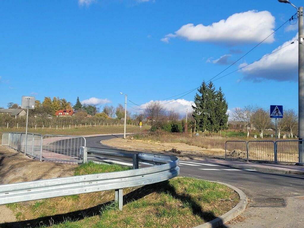 
                                                    Ulica i chodnik
                                                