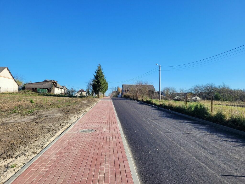 
                                                    Droga i chodnik
                                                