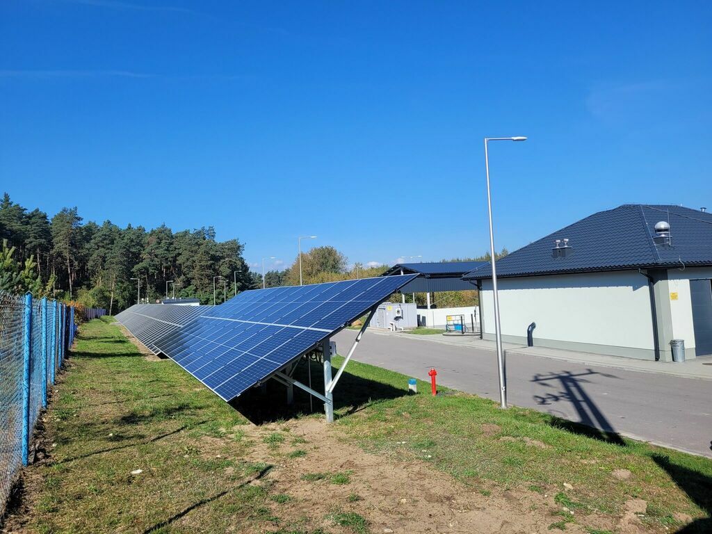 
                                                    ODBIÓR INSTALACJI FOTOWOLTAICZNYCH NA BUDYNKACH GMINNYCH.
                                                