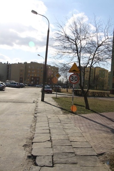 
                                                       Wymiana nawierzchni chodnika w ul. Kowalskiego.
                                                