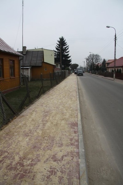 
                                                       Wymiana nawierzchni chodnika w ul. Staromijeskiej w Dęblinie.
                                                