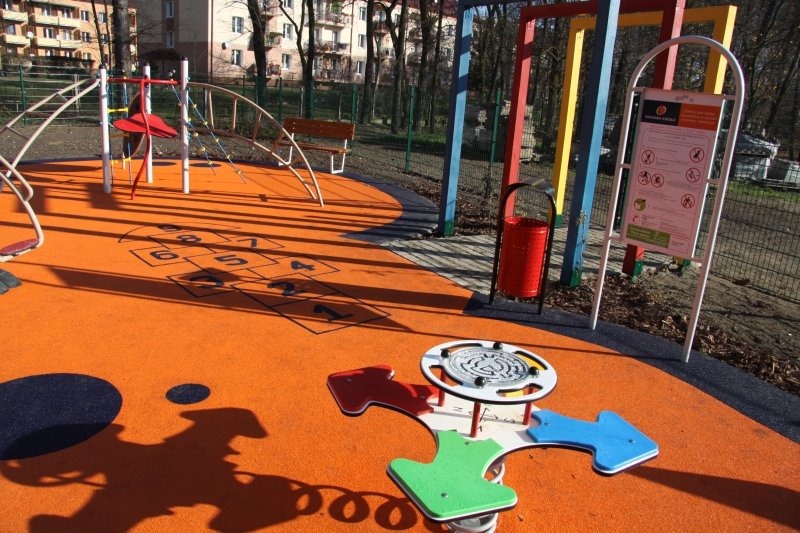
                                                       Utworzenie szkolnego placu zabaw przy Szkole Podstawowej Nr 4 w Dęblinie.
                                                