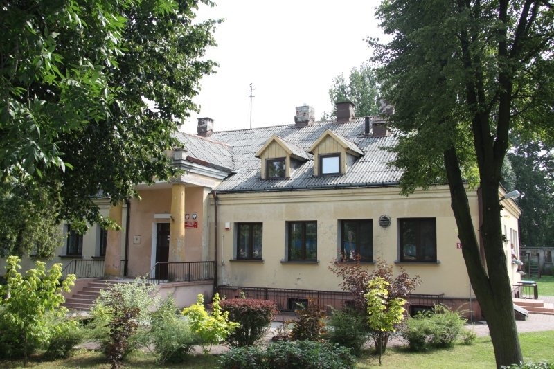 
                                                       Wymiana pokrycia dachowego na budynku Miejskiego Przedszkola nr 3 w Dęblinie.
                                                