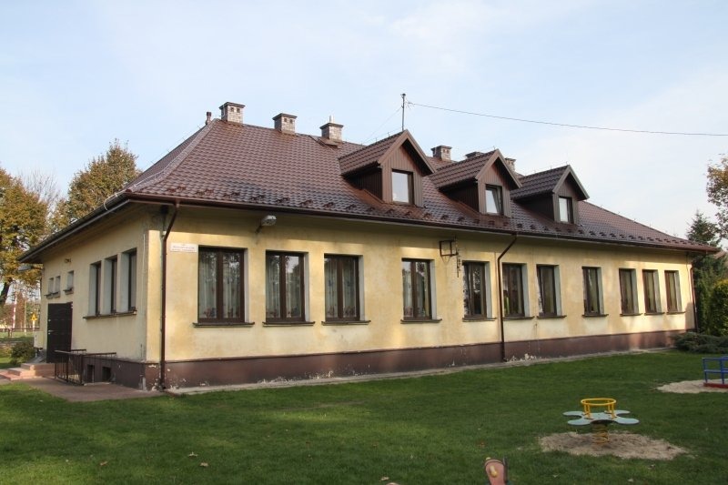 
                                                       Wymiana pokrycia dachowego na budynku Miejskiego Przedszkola nr 3 w Dęblinie.
                                                