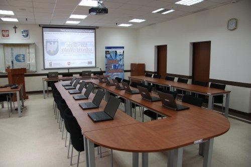 
                                                       Remont sali konferencyjnej w Urzędzie Miasta Dęblin z przeznaczeniem na Telecentrum.
                                                