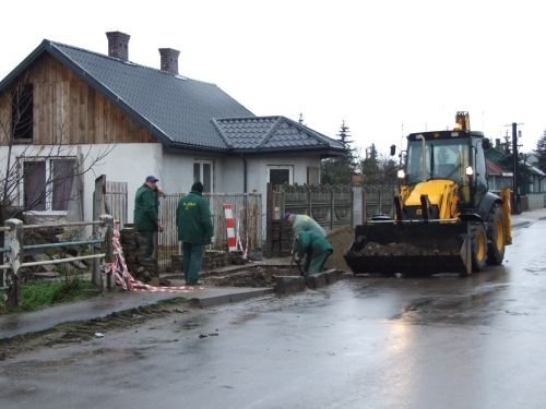 
                                                       Budowa sieci wodociągowej w ul. Nadrzecznej w Dęblinie.
                                                