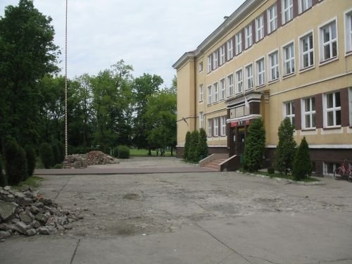 
                                                       Budowa placu apelowego w Zespole Szkół Ogólnokształcących.
                                                