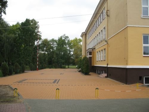 
                                                       Budowa placu apelowego w Zespole Szkół Ogólnokształcących.
                                                