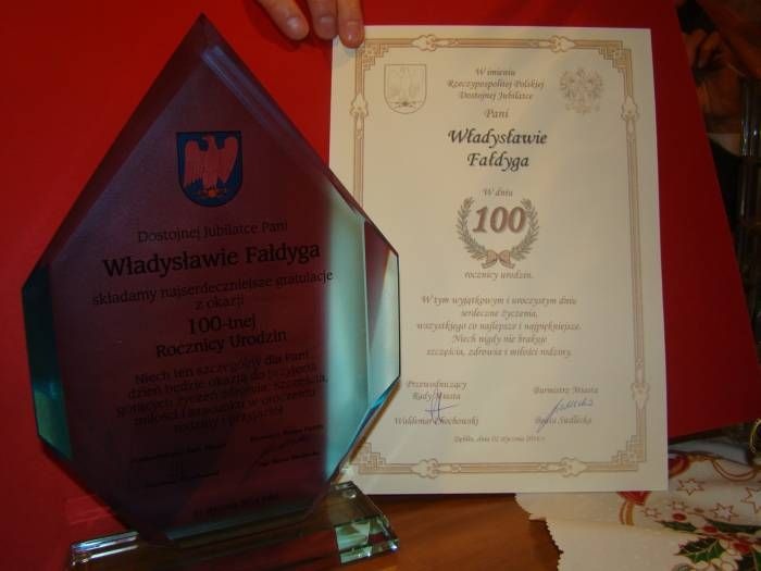 
                                                       100 urodziny pani Władysławy Fałdyga 
                                                