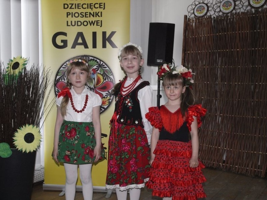 
                                                       V Powiatowy Festiwal Dziecięcej Piosenki Ludowej 
                                                