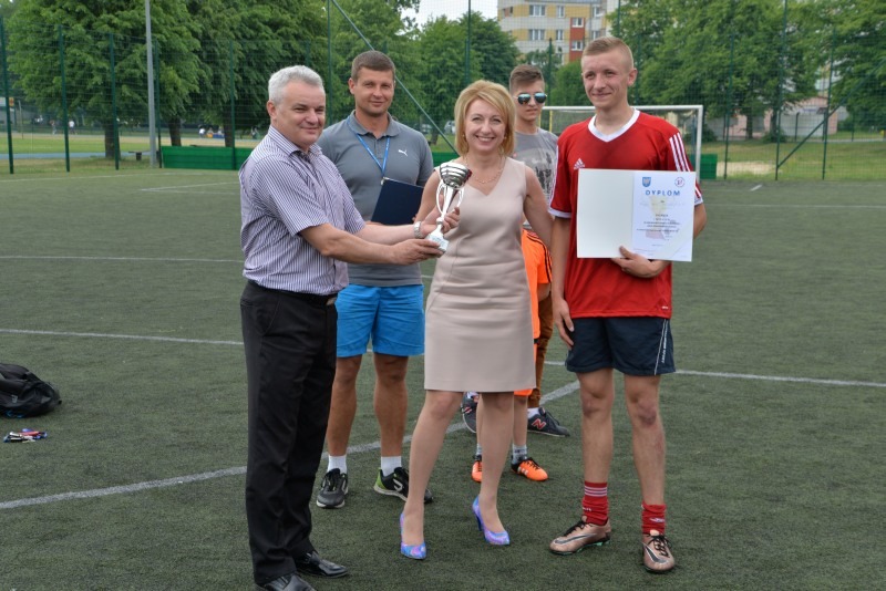
                                                       Dębliński Turniej Szkół Średnich o Puchar Burmistrza
                                                