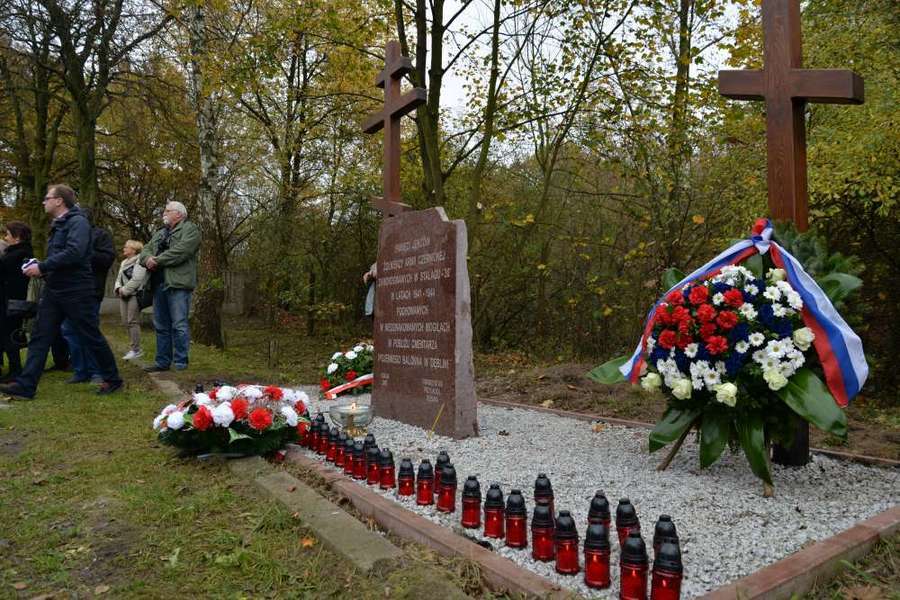
                                                       Uoczystość symbolicznego upamiętnienia jeńców - żołnierzy Armii Czerwonej zamordowanych i zmarłych 
                                                