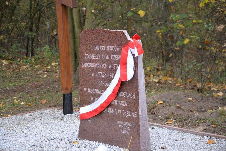 
                                                       Uoczystość symbolicznego upamiętnienia jeńców - żołnierzy Armii Czerwonej zamordowanych i zmarłych 
                                                