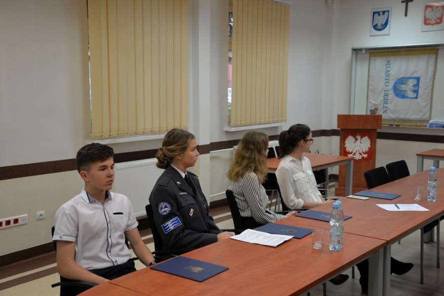 
                                                       I sesja II kadencji Młodzieżowej Rady Miasta w Dęblinie
                                                