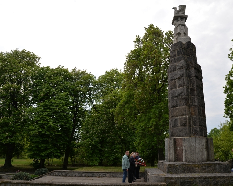
                                                       Włodarze Miasta Dęblin odwiedzili miejsca Pamięci Narodowej
                                                
