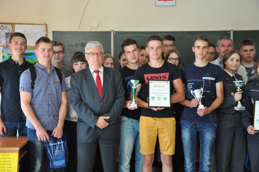 
                                                       II Międzyszkolny Turniej Pierwszej Pomocy „Pomaganie na spontanie” w ZSZ nr 2 w Dęblinie
                                                