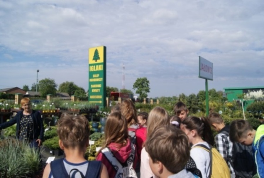 
                                                       Wycieczka uczniów Szkoły Podstawowej nr 4 w Dęblinie do Centrum Ogrodniczego  w Kurowie.
                                                