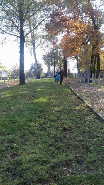 
                                                       W dniu 17 października br. odbyło się porządkowanie terenu cmentarza wojennego „Balonna” w Dęblinie.
                                                