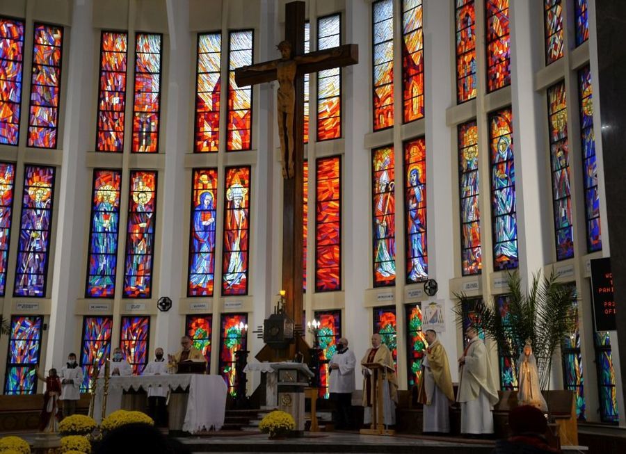 
                                                    Msza święta w intencji Ojczyzny w kościele Piusa V Papieża w Dęblinie podczas uroczystości miejskich 11 listopada
                                                