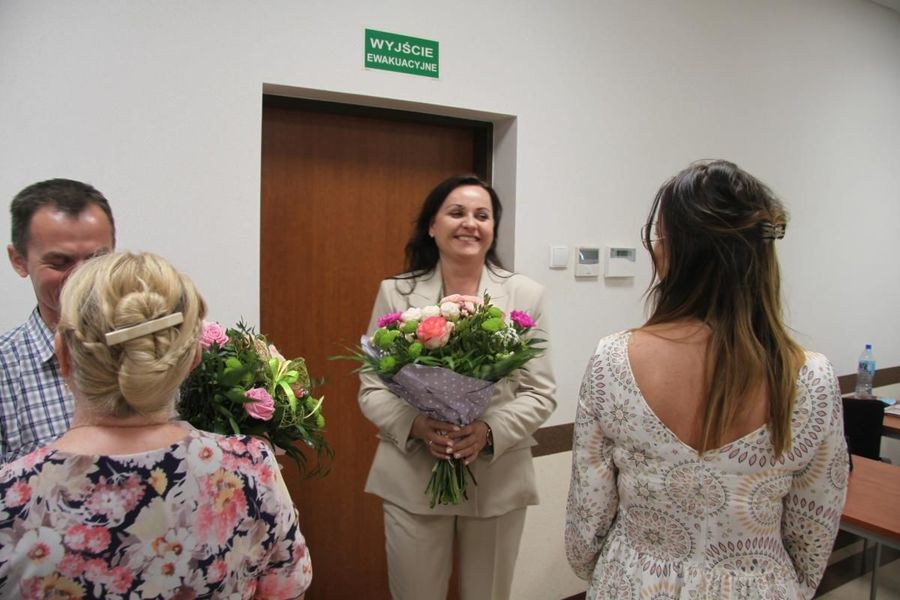
                                                    udzielenie absolutorium i wotum zaufania burmistrz Beacie Siedleckiej podczas XLVII Sesji Rady Miasta Dęblin
                                                
