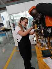 Pierwszy tydzień stażu zawodowego mechaników lotniczych w Sevilli