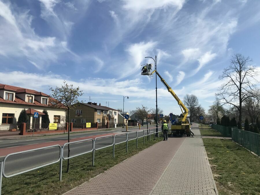 
                                                       Poprawa jakości powietrza poprzez modernizację i budowę energooszczędnego oświetlenia ulicznego w mieście Dęblin
                                                