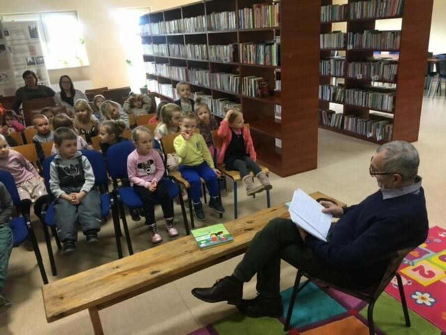 
                                                       Wizyta dzieci z Miejskiego Przedszkola nr 4 w Miejskiej Bibliotece Publicznej  w Dęblinie  - filia Masów.
                                                