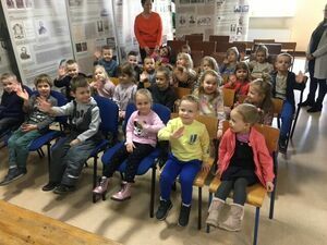Wizyta dzieci z Miejskiego Przedszkola nr 4 w Miejskiej Bibliotece Publicznej  w Dęblinie  - filia Masów.