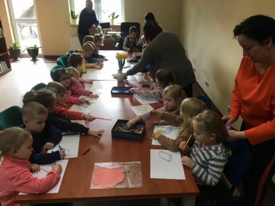 
                                                       Wizyta dzieci z Miejskiego Przedszkola nr 4 w Miejskiej Bibliotece Publicznej  w Dęblinie  - filia Masów.
                                                