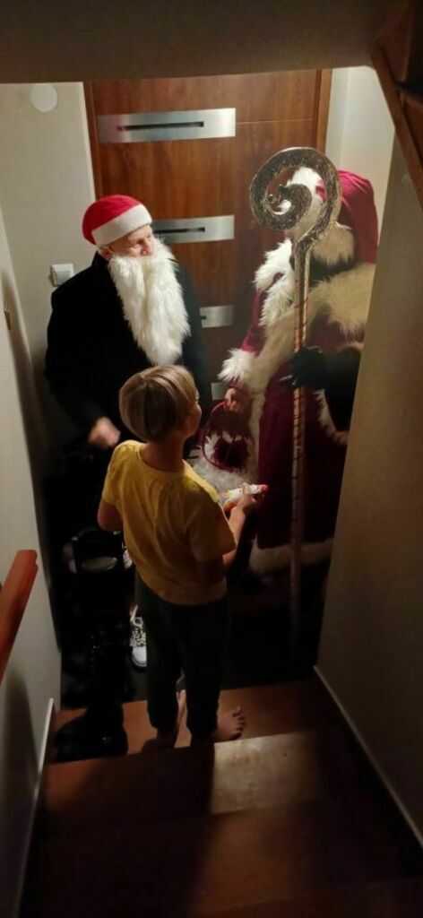 
                                                       Magiczna wizyta Świętego Mikołaja na osiedlu Wiślana - Żwica
                                                