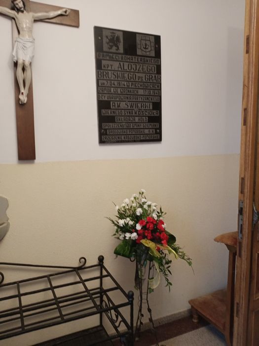 
                                                    Tablica pamiątkowa w kościele
                                                