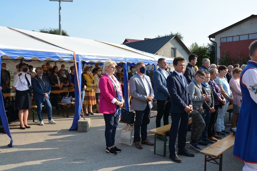 
                                                    DOŻYNKI GMINNO – PARAFIALNE W TRZEBUNIU
                                                