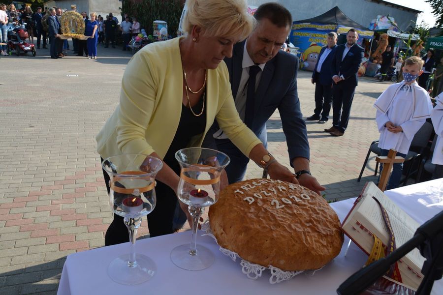 
                                                    DOŻYNKI GMINNO – PARAFIALNE W TRZEBUNIU
                                                